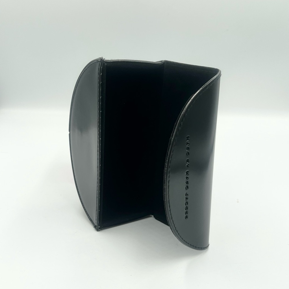 Marc by Marc Jacobs Elegant Black Case - Picture 5 of 7
